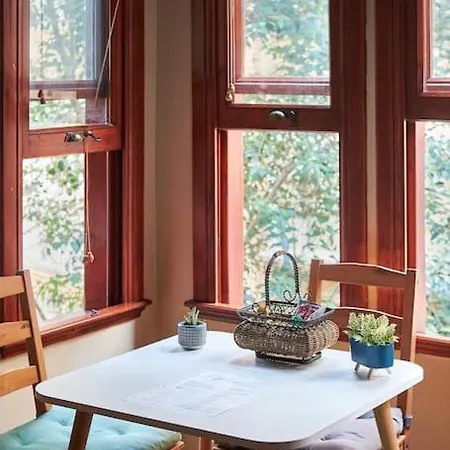 Wooden At The Heart Of Besiktas 아파트