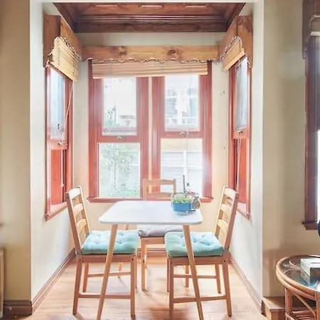 아파트 Wooden At The Heart Of Besiktas *